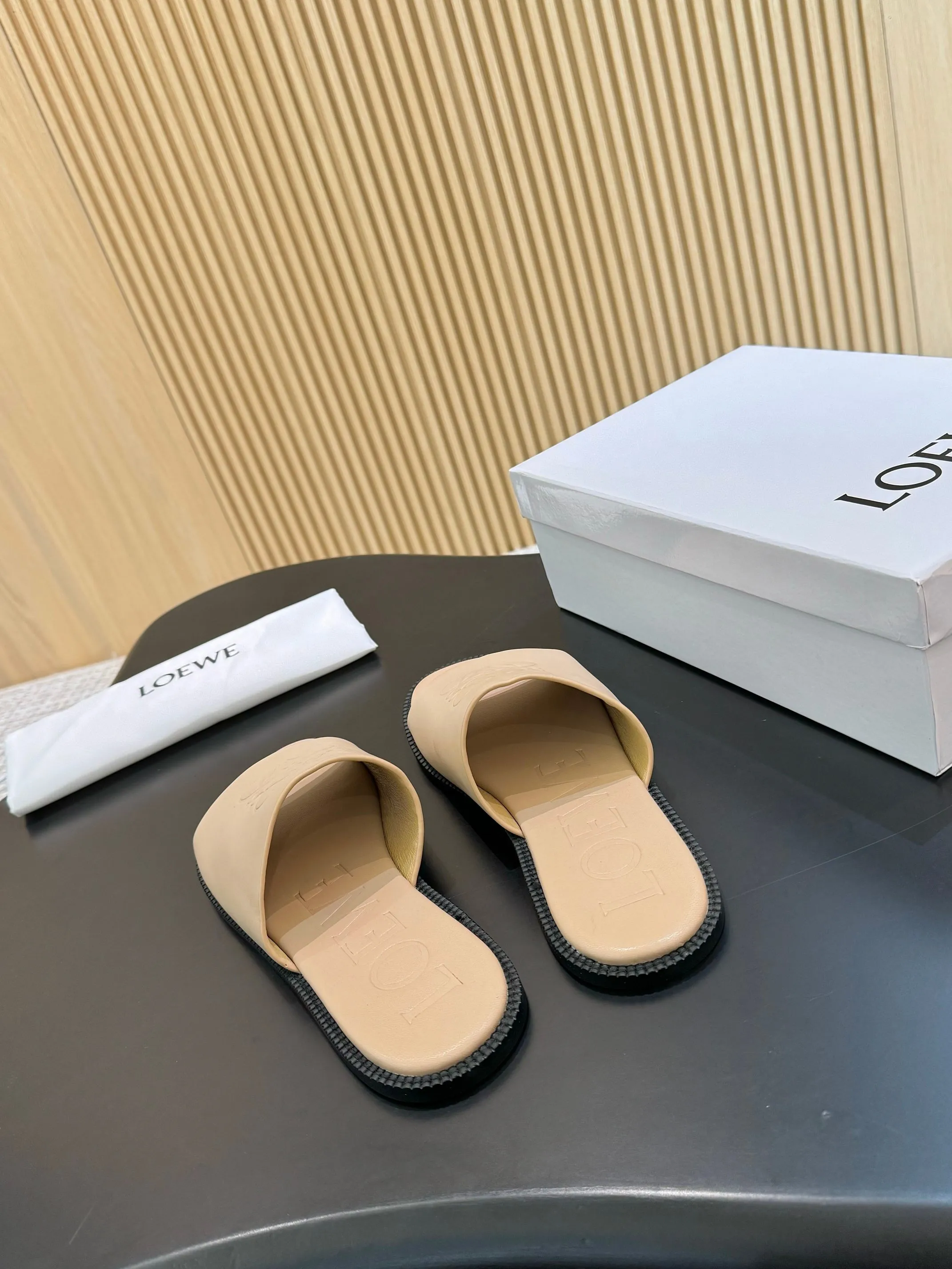 👟👟Ex-factory price 340👟👟 Genuine leather sole +40 LOEWE 25th spring and summer new style, same style for men and women, six colors to choose from. Code number:35-45